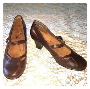 A2 Marimba Dark Brown heels sz 9M